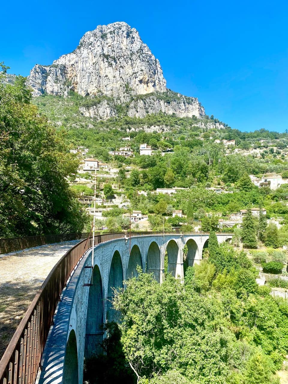 Viaduc et villages perchés de l'arrière-pays